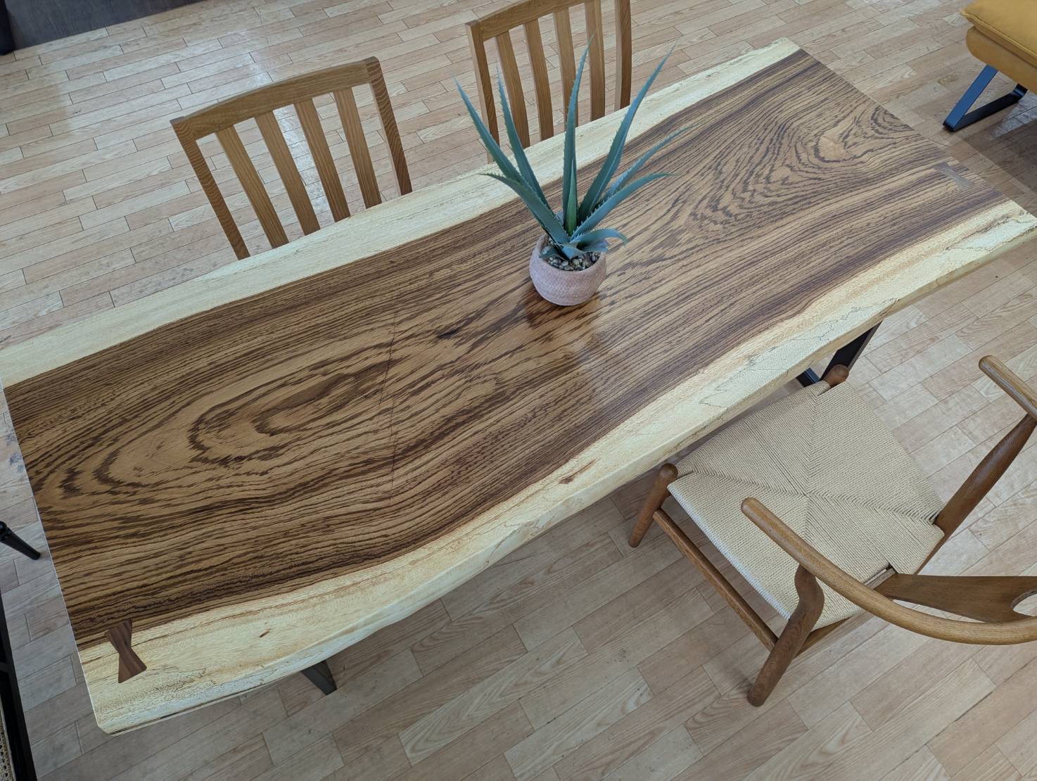 NENRINENRINの一枚板テーブルゼブラウッド1