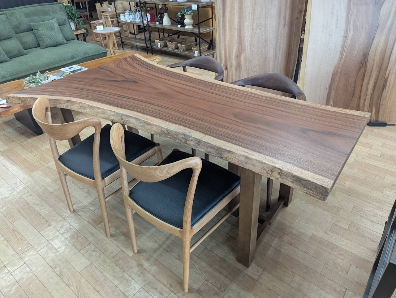 NENRINENRINの一枚板テーブルアカシア3