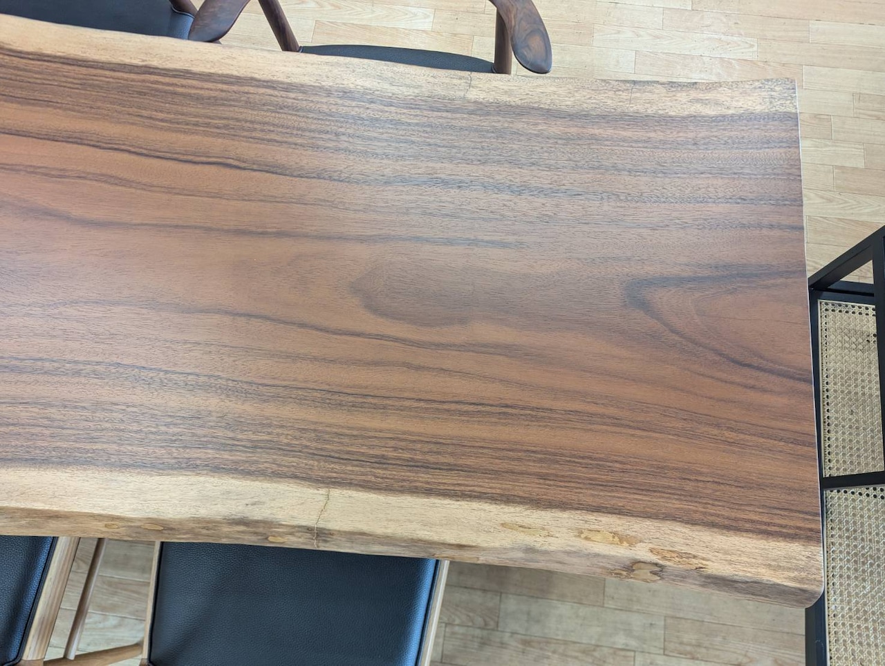 NENRINENRINの一枚板テーブルアカシア2