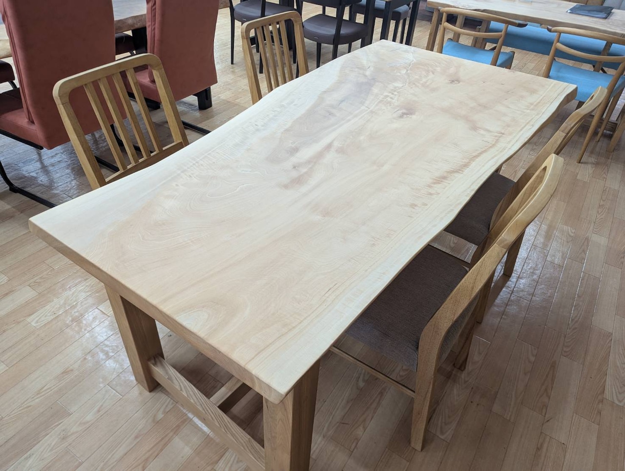 NENRINENRINの一枚板テーブル栃 とち1